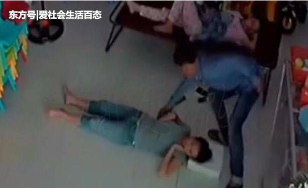 小伙入室偷盗，看到女子熟睡后，做法让人不解