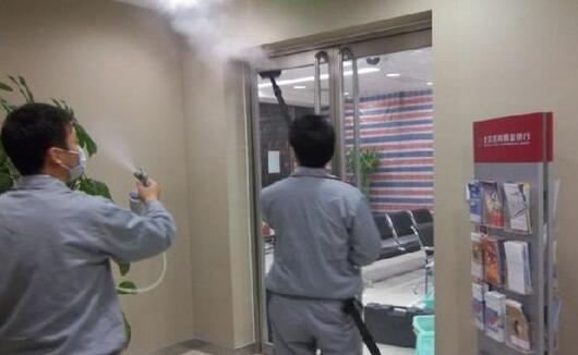 男子创业几经失败,如今成家政行业领军人物!