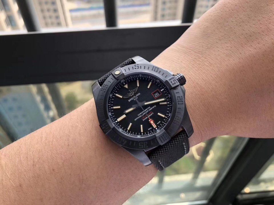 左腕表舍:百年灵黑鸟GF厂V3版本对比ZF厂，谁是最后的王者