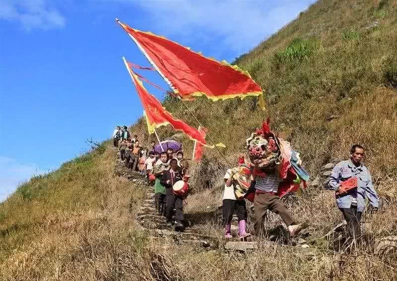 传说中的徒步天堂！广东这处秘境伫立于险峰之巅，登顶须越过999