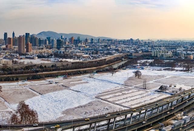 三四线城市房地产市场趋于饱和, 房子慢慢出现供大于求的状态