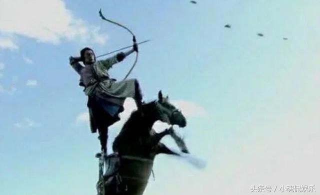 四大版本郭靖“弯弓射大雕”的瞬间，只有他是在射雕，其余都是装