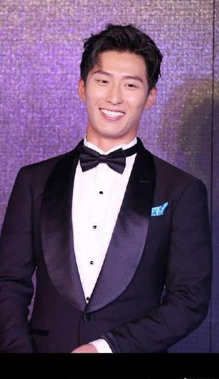 窦骁何超莲承认恋情,网友表示祝福