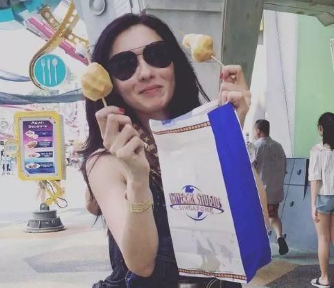 张柏芝大儿子近照曝光，变化巨大身高赶超妈妈，相貌酷似谢霆锋
