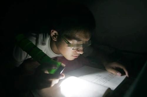 老人跳广场舞影响高三孩子学习,妈妈沟通,老人