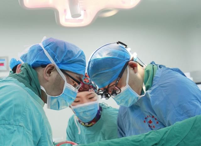 拒绝插队还是殴打患者?如何破解医院专家被拷