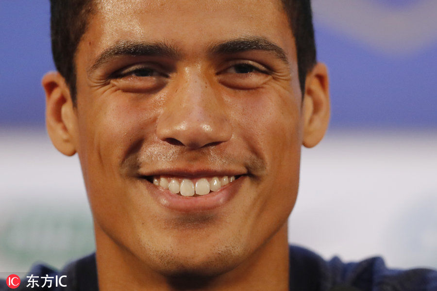 法国队赛前新闻发布会 瓦拉内、埃尔南德斯出