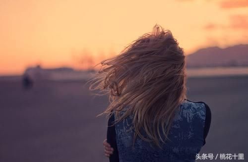 儿子车祸瘫痪，儿媳提出离婚，儿媳再婚那天，我却送她一辆车