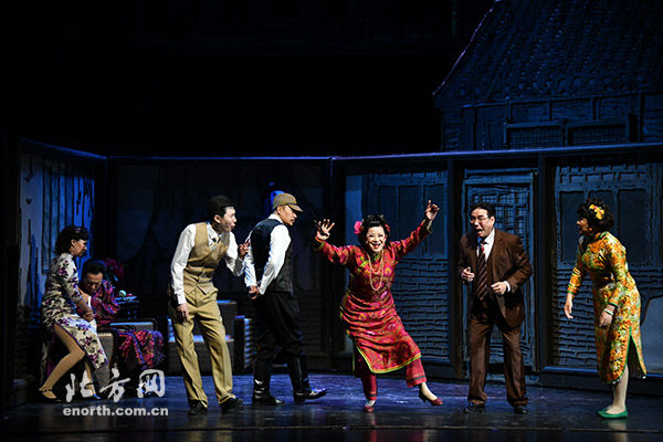 北平gdp第一小说_小说封面图古风(2)