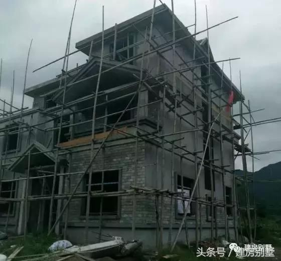 广东土豪老板建三层豪宅养老用，城里的一种朋友都说其会享受