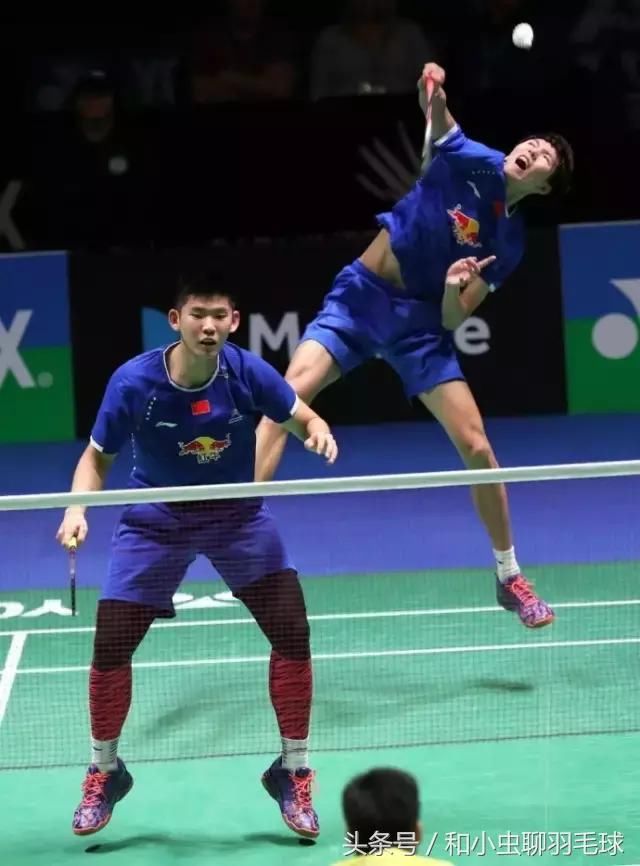 羽毛球双打化被动为主动,这几招诀窍不可不知