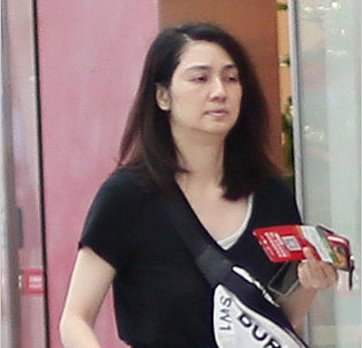 洪欣素颜现身机场面部无色略显憔悴,网友却夸赞状态很不错 pt电子游戏平台排行
