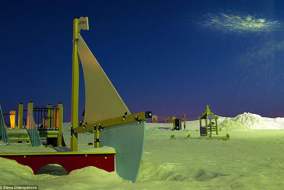 镜头下:生活在地球最北部的城市,一年大部分时间是夜晚和暴雪天