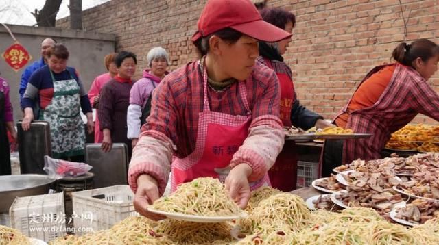 新形式！农村宴席逐渐酒店化市场化，宴席承包可年入几十上百万！