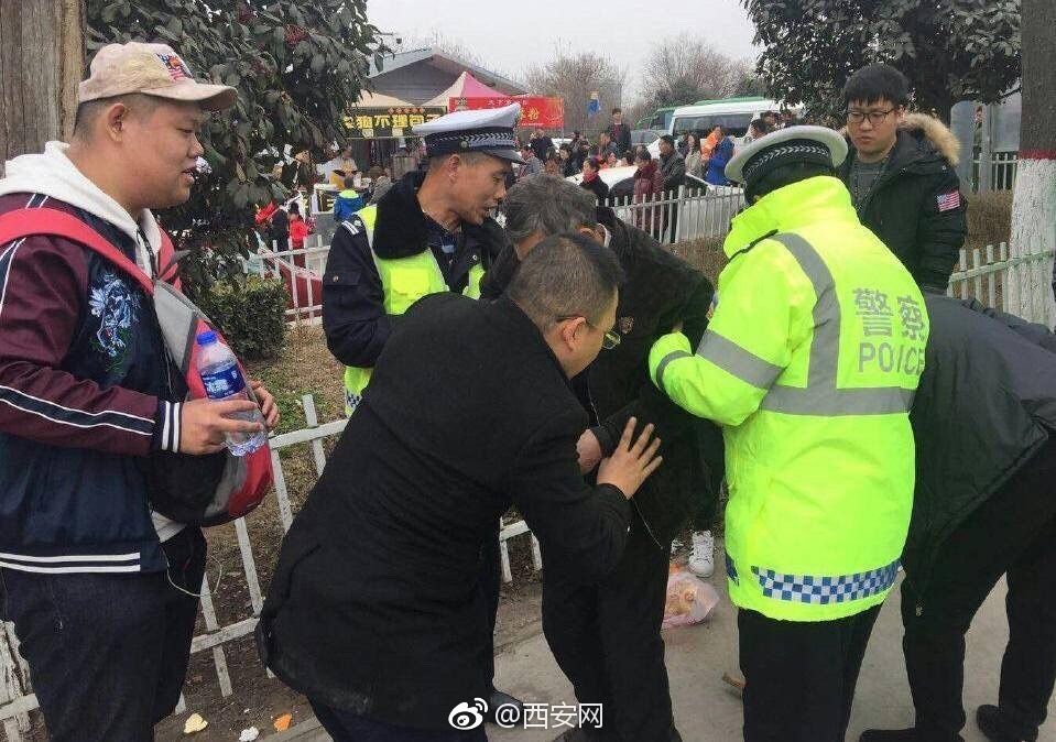西安市民警春节奋战一线 服务群众频受点赞