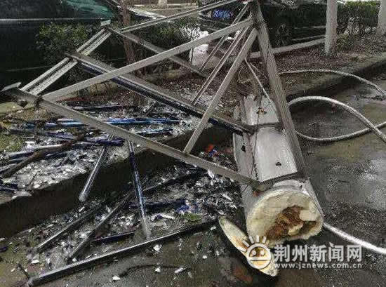 后怕!大风吹落太阳能热水器 责任该谁承担?