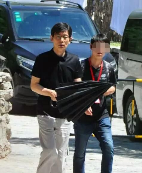 《手机2》拍摄进度不受影响,冯小刚片场派头足