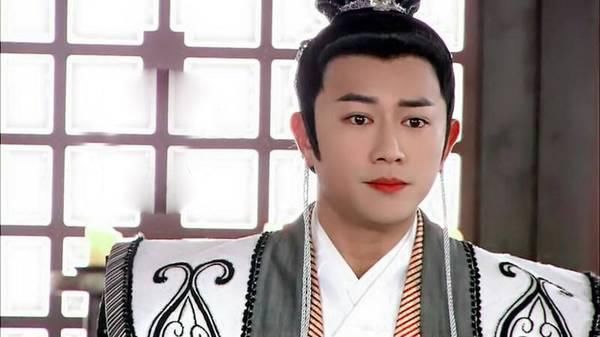 男生化妆就是娘炮?大哥,要不要给你的鼻毛编个