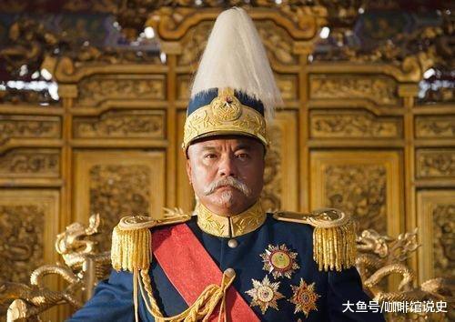 后, 袁世凯在文书中改了一个字, 皇亲贵族们弹冠相庆