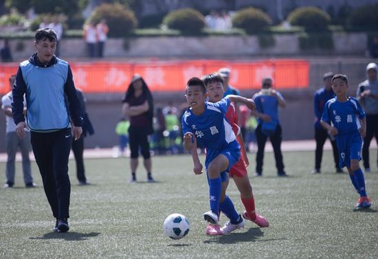 昆明市政府与利物浦达成合作 探索校园足球发