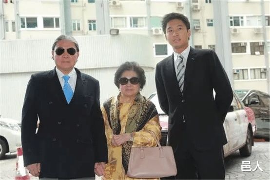 吕燕妮低调出殡，豪门原配的佼佼者，一生风光无限