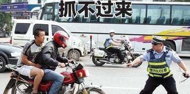 无证骑摩托车被抓 为啥C1驾驶证被扣12分?