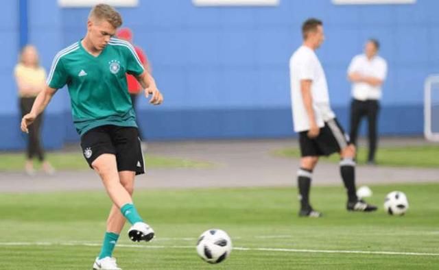 德国0-2负于韩国,成为历史上第四支小组赛出局