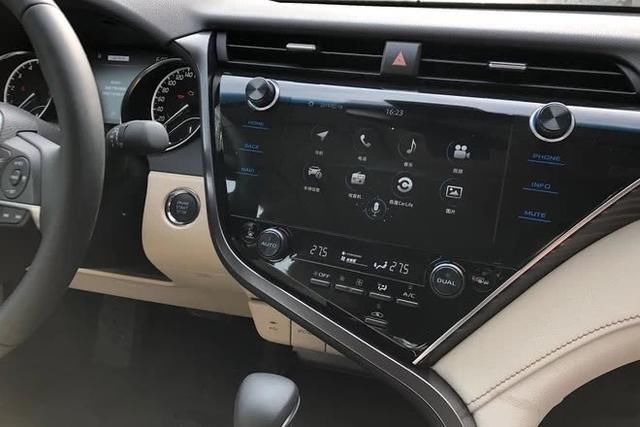 19款凯美瑞亮相,最美丰田车配置大增,一车保十