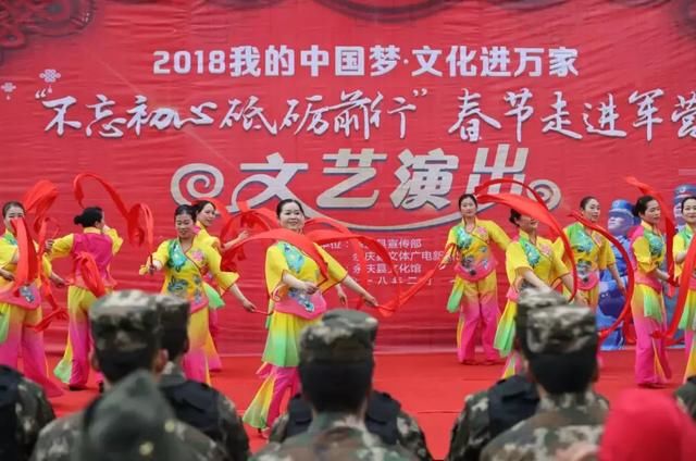 天,余庆这个地方歌舞欢腾,掌声四起,这是干啥?