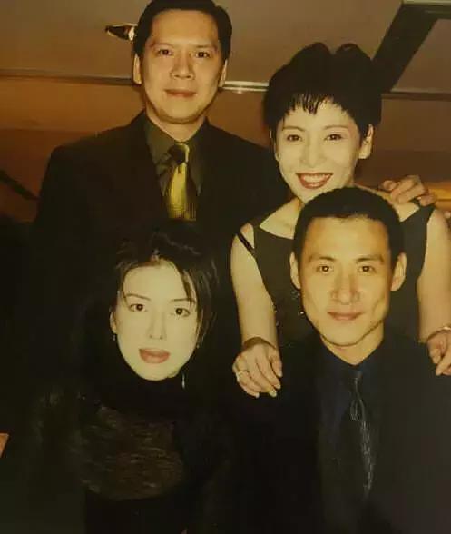 郭碧婷向佐全家福曝光,郭妈妈好像老版高圆圆