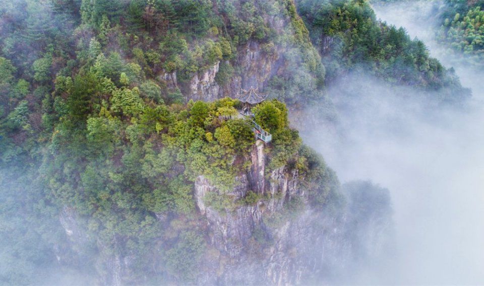 终于来了!浙江最长高空玻璃栈道开放!敢走我敬你是条汉子!
