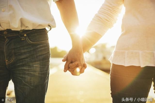 去准婆婆家拜年，她给我大红包，拆开后，妈决定不要彩礼陪嫁20万