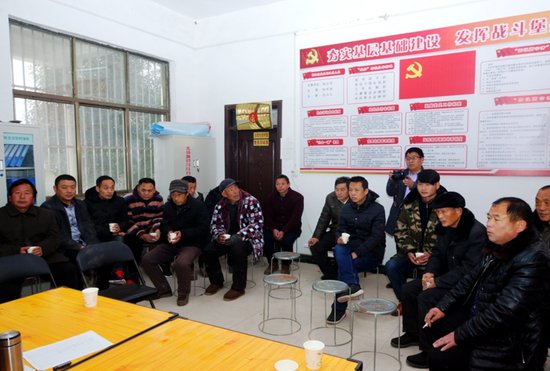 虞城:名誉村长春节回\"家乡\" 与村民共商致富经