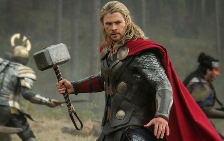 美队为什么在《复联2》中能够挪动雷神之锤,难