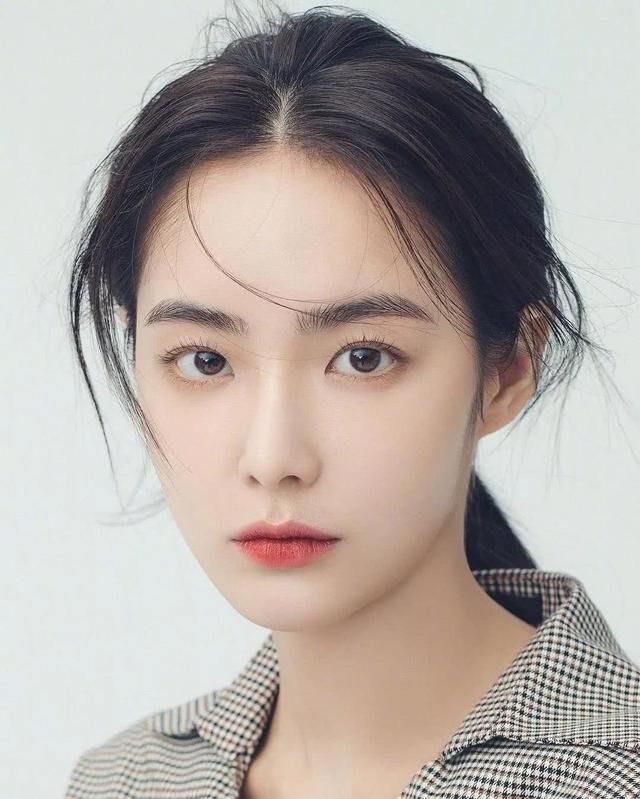 高级脸韩国小姐姐网络爆红