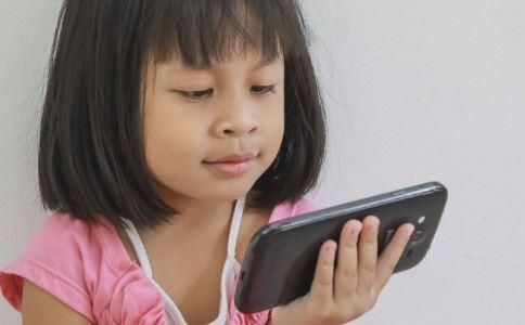 农村青少年手机依赖问题严重 玩手机成瘾怎么办