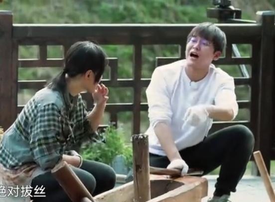 《向往的生活3》黄雅莉唱歌听哭何炅,原来是何