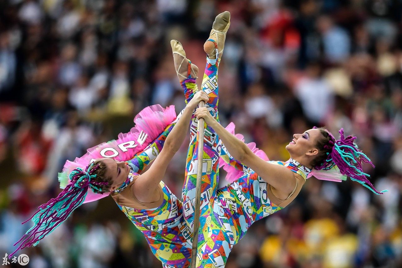 俄罗斯世界杯开幕式,充满足球元素与俄罗斯风