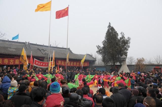 游览荥阳市龙泉寺古庙会 感受传统的农村宗教风俗