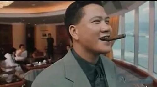 气场不输周润发的万梓良，如今却撞脸谢广坤