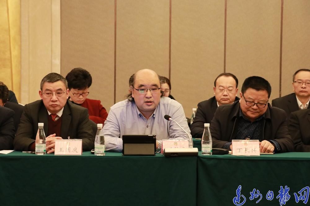 市政府听取政协委员对政府工作报告的意见建议