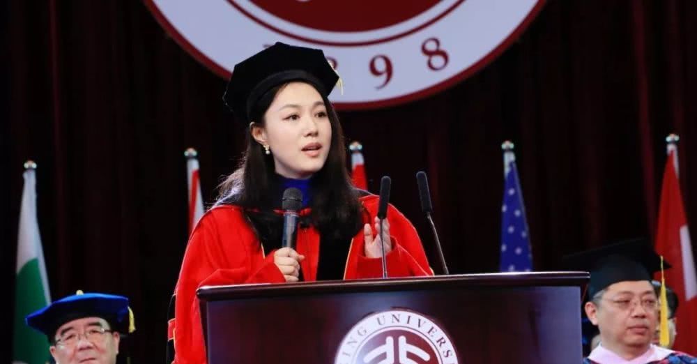 她在美国留学后回北大当教授,颜值颇高,学生眼里的“女神” sunbet娱乐国际