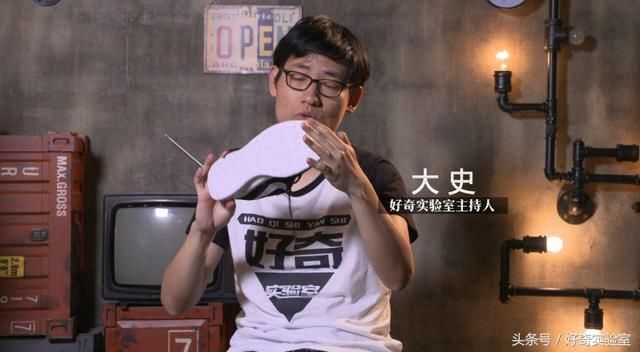 姑娘a姑娘防不胜防!夏天这种偷拍鞋角度要当心女生搭讪聊天记录图片