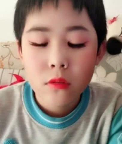 10岁女生v女生成食指,头像:女孩中国弟弟脸上只男孩男人网友图片