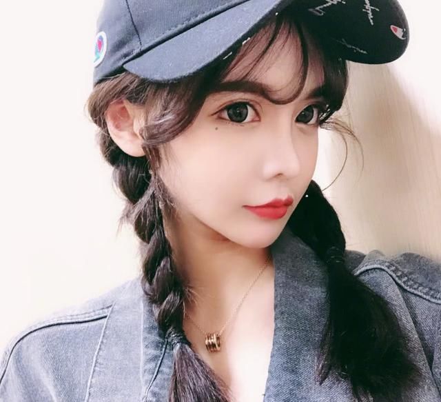 韩安冉的女儿照片曝光,当看到正脸后,网友:和小