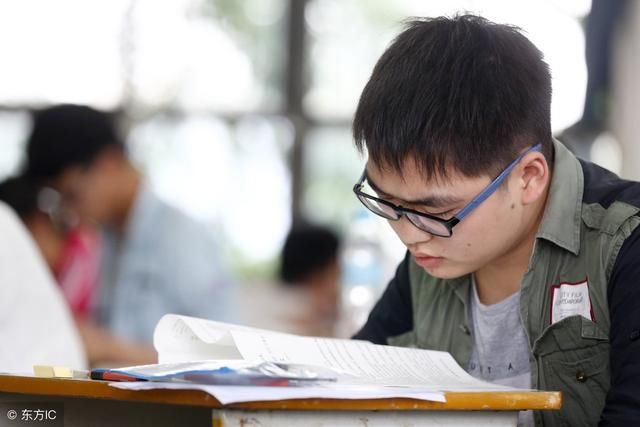 2019届的高考学子和家长,关注今年高考作文,为