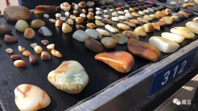 如今的籽料价格比年前涨了多少呢？我们一起来看看