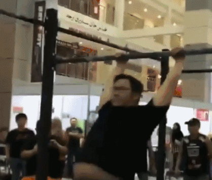 搞笑gif:老师为了给你们加油也是辛苦了啊