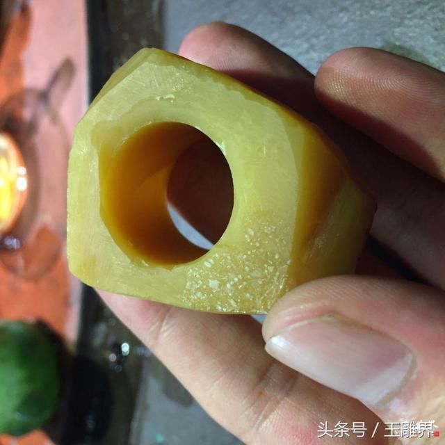 这料子竟然不是蜜蜡？看来我的知识面还差很多