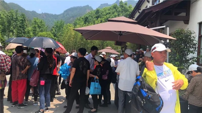 全国首个“中国气候宜居城市“迎来首个千人旅游团！